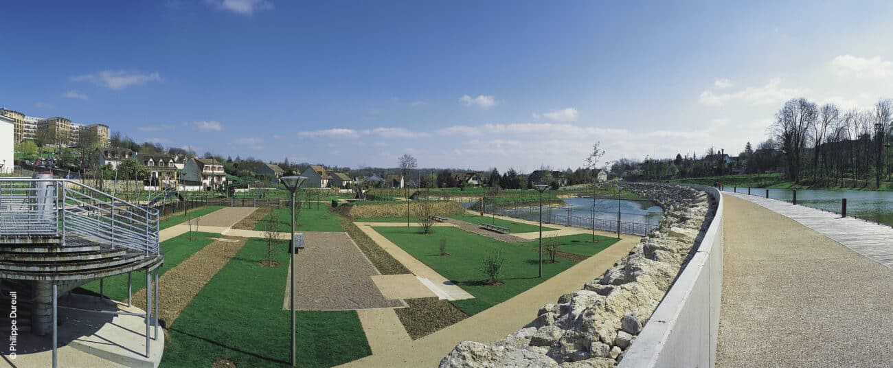 Photo panoramique de paysage du parc arboretum de Montfermeil créé par l'atelier Pasodoble.