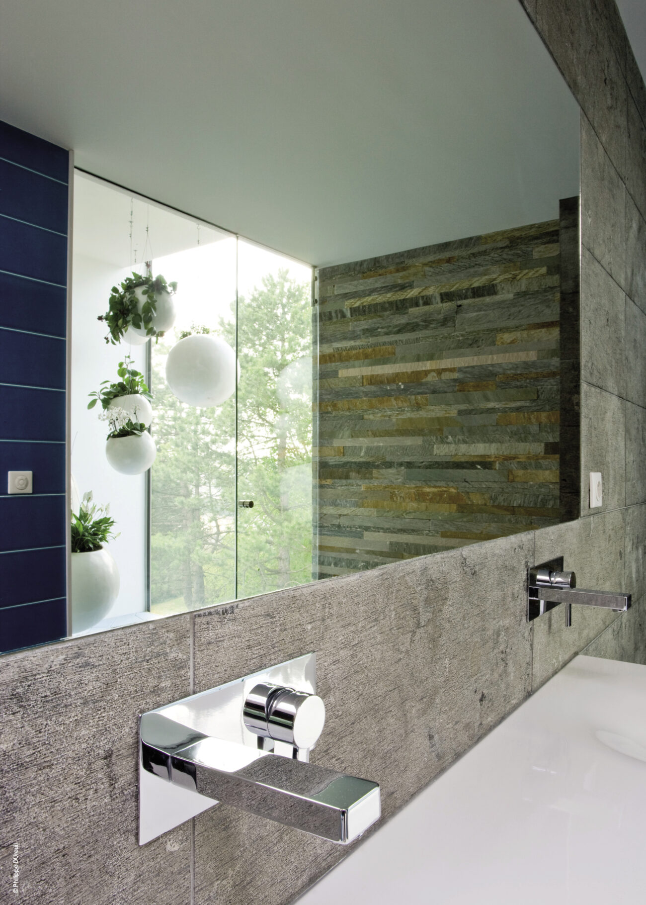 Photo d'architecture intérieure salle de bain et serre design.