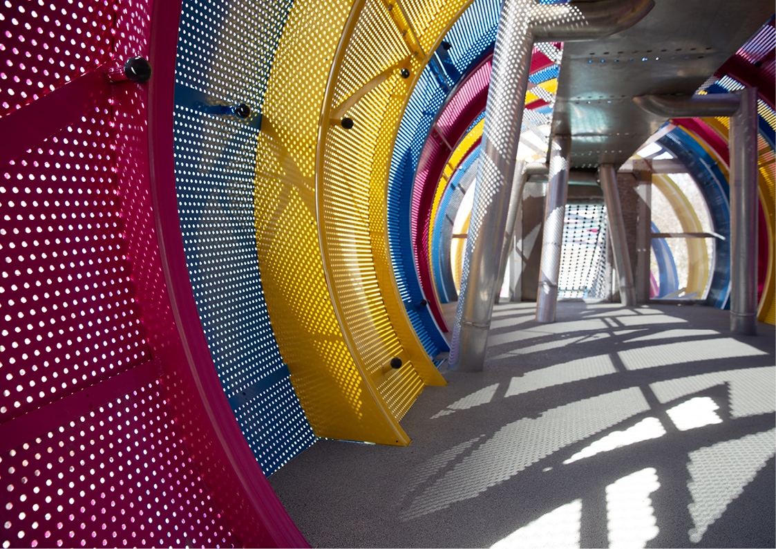 Dans les entrailles du Dragon créé par l'atelier Pasodoble au Parc de la Villette à Paris.